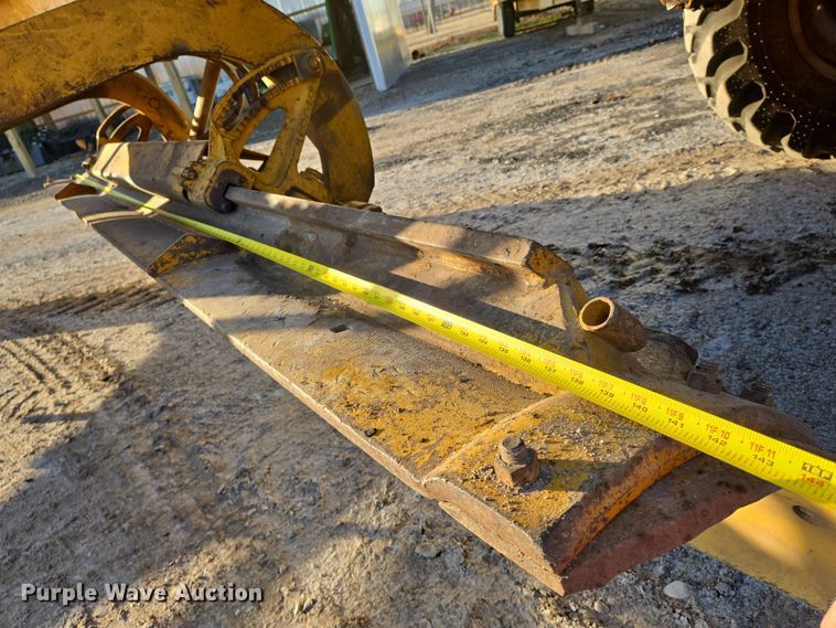 image for item EN8757 1961 Caterpillar 112 rigid frame motor grader