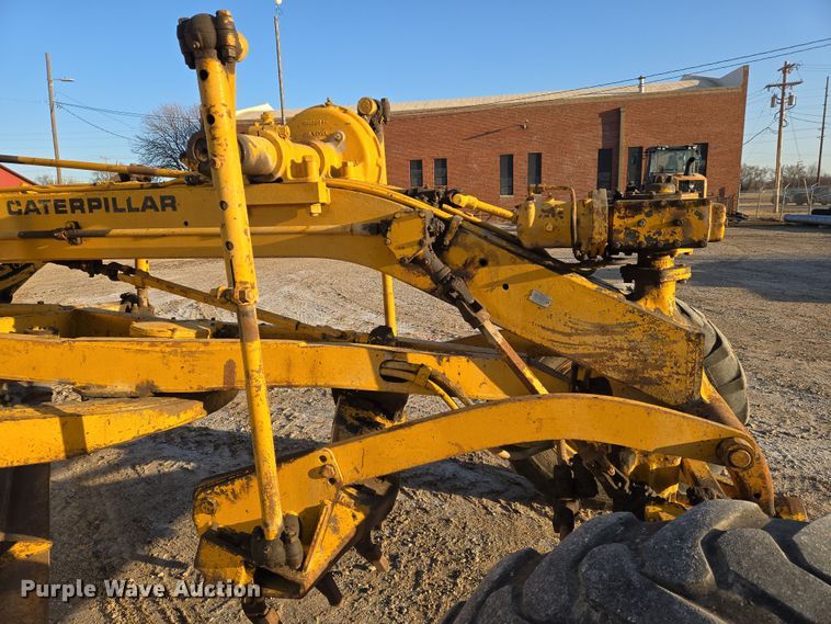 image for item EN8757 1961 Caterpillar 112 rigid frame motor grader
