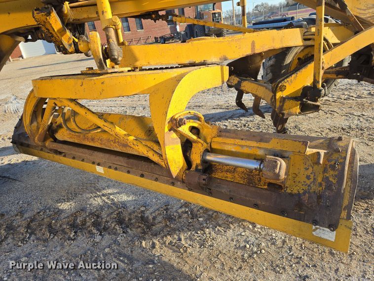 image for item EN8757 1961 Caterpillar 112 rigid frame motor grader
