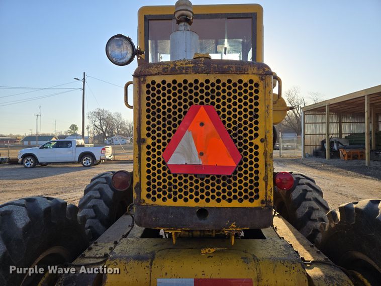 image for item EN8757 1961 Caterpillar 112 rigid frame motor grader