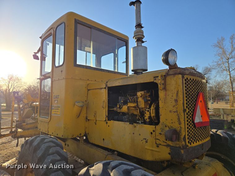image for item EN8757 1961 Caterpillar 112 rigid frame motor grader