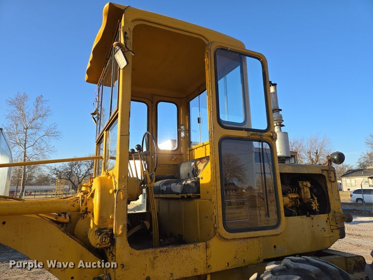 image for item EN8757 1961 Caterpillar 112 rigid frame motor grader