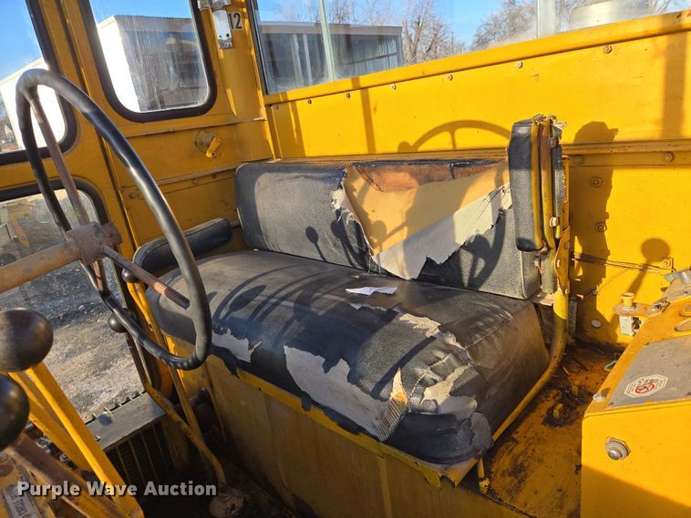 image for item EN8757 1961 Caterpillar 112 rigid frame motor grader