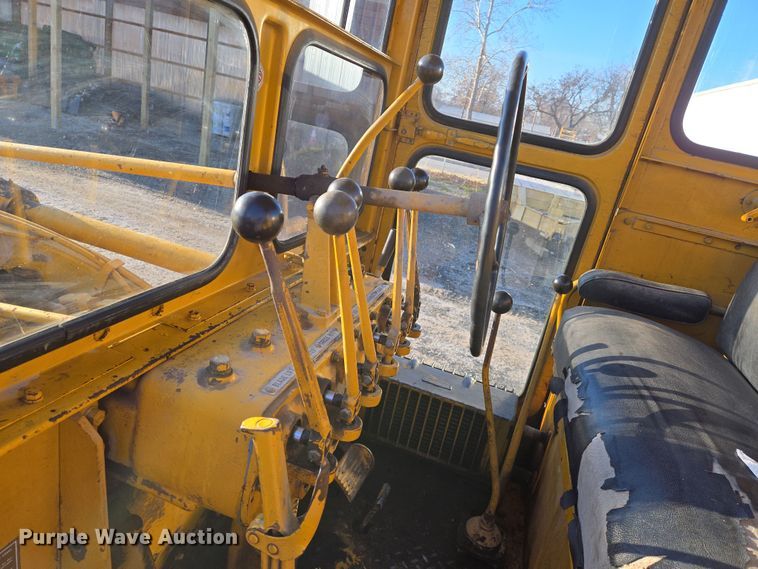 image for item EN8757 1961 Caterpillar 112 rigid frame motor grader