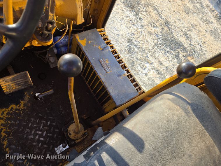 image for item EN8757 1961 Caterpillar 112 rigid frame motor grader