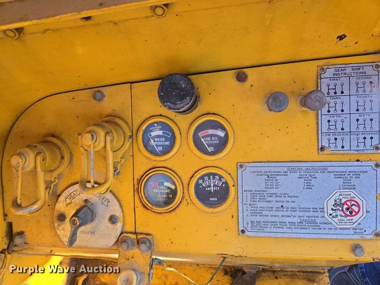 image for item EN8757 1961 Caterpillar 112 rigid frame motor grader