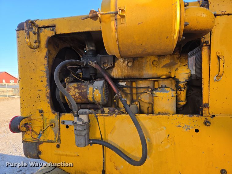image for item EN8757 1961 Caterpillar 112 rigid frame motor grader