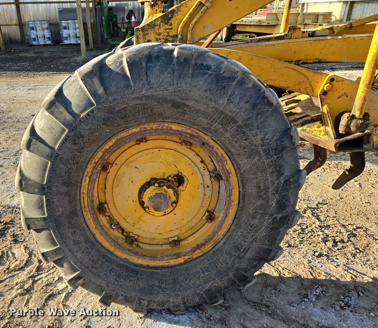 image for item EN8757 1961 Caterpillar 112 rigid frame motor grader