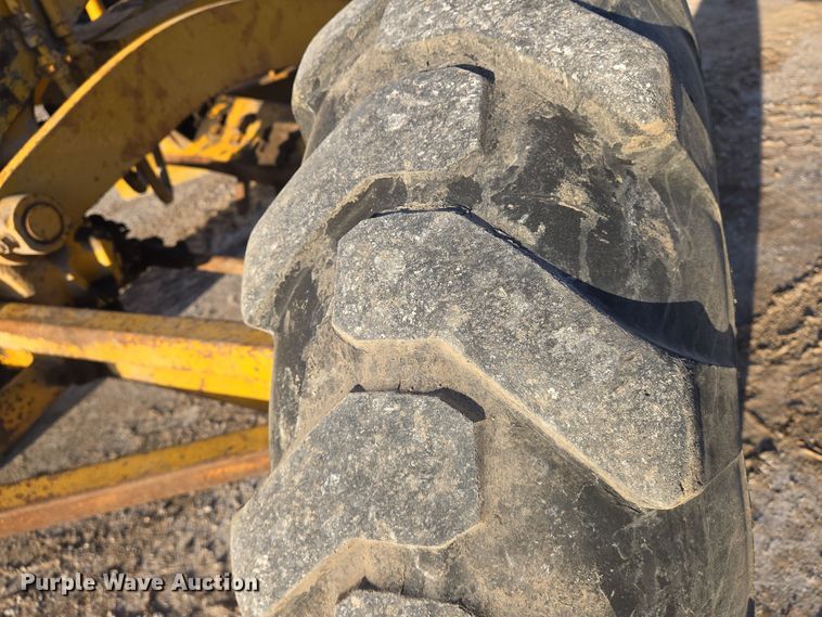 image for item EN8757 1961 Caterpillar 112 rigid frame motor grader