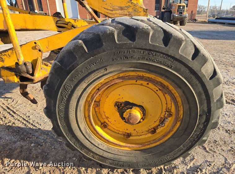 image for item EN8757 1961 Caterpillar 112 rigid frame motor grader