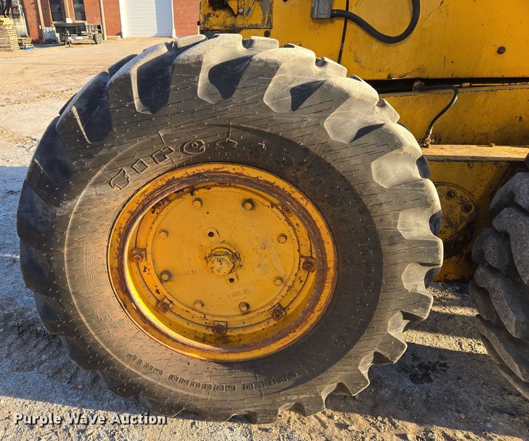 image for item EN8757 1961 Caterpillar 112 rigid frame motor grader