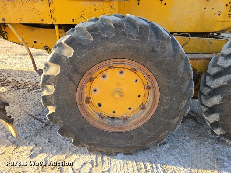 image for item EN8757 1961 Caterpillar 112 rigid frame motor grader