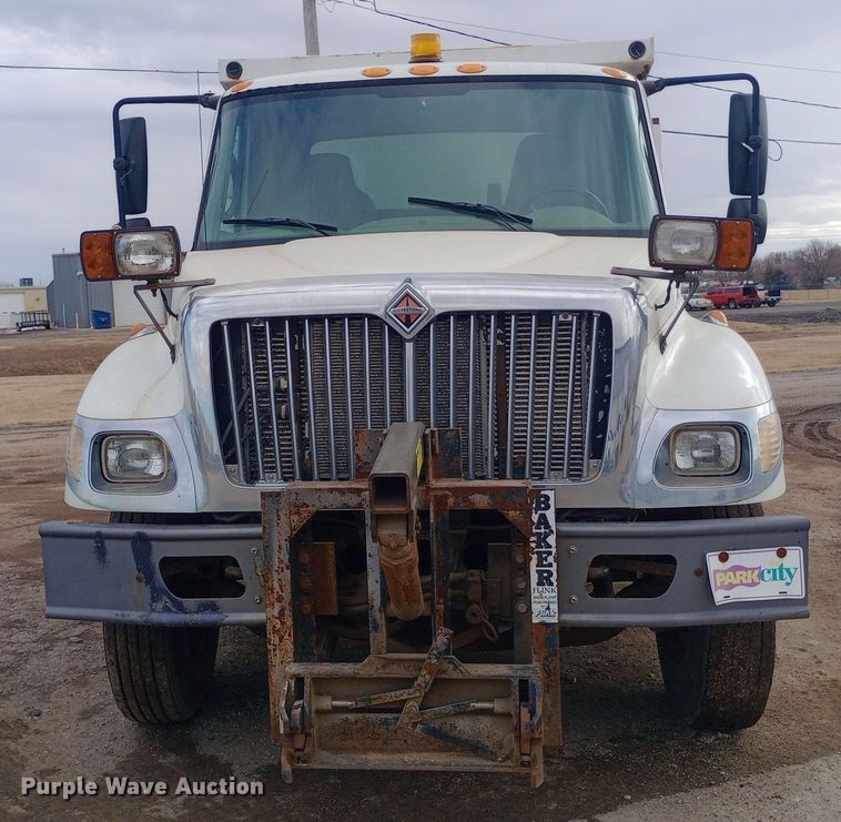image for item EO0543 2004 International 7400 dump truck