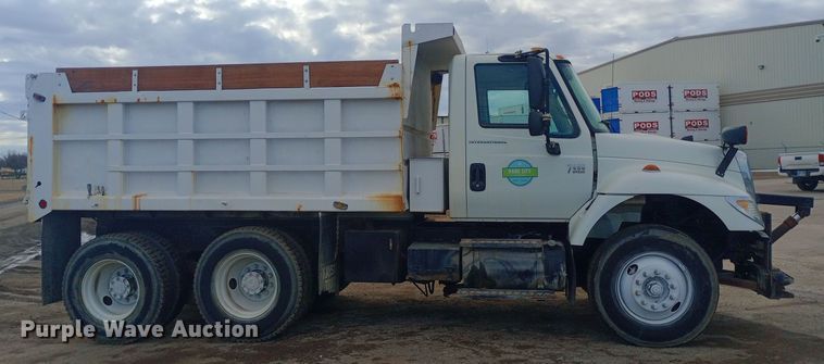 image for item EO0543 2004 International 7400 dump truck