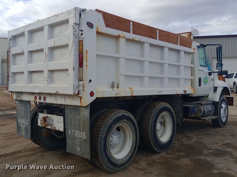 image for item EO0543 2004 International 7400 dump truck