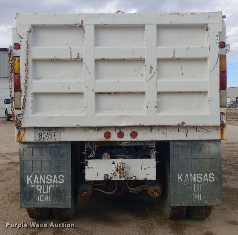 image for item EO0543 2004 International 7400 dump truck