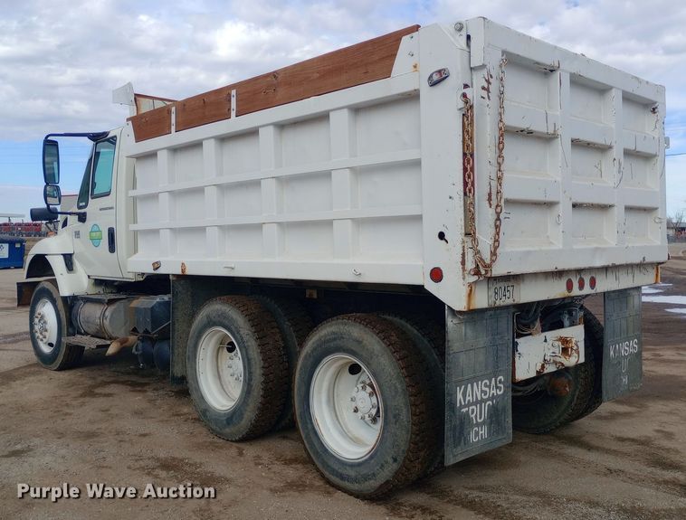 image for item EO0543 2004 International 7400 dump truck