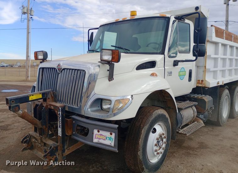image for item EO0543 2004 International 7400 dump truck
