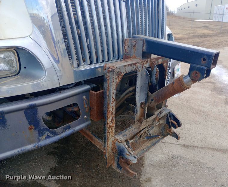 image for item EO0543 2004 International 7400 dump truck