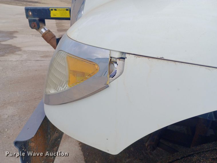 image for item EO0543 2004 International 7400 dump truck