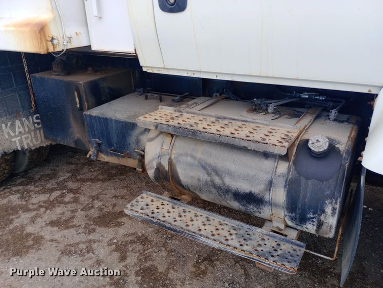 image for item EO0543 2004 International 7400 dump truck