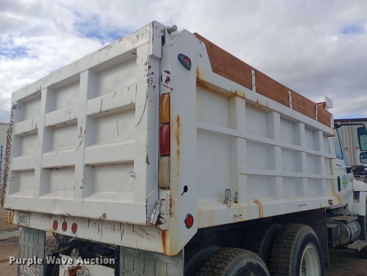 image for item EO0543 2004 International 7400 dump truck