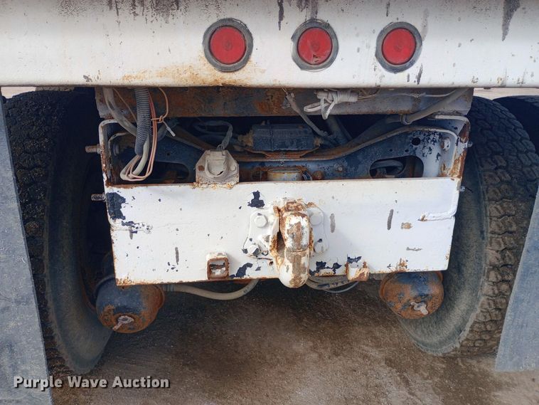 image for item EO0543 2004 International 7400 dump truck