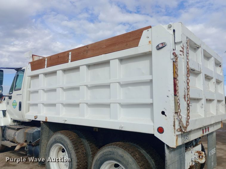 image for item EO0543 2004 International 7400 dump truck