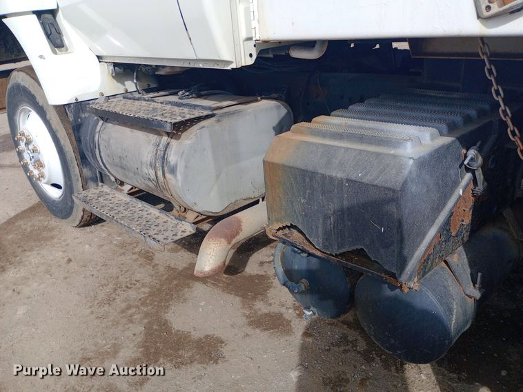 image for item EO0543 2004 International 7400 dump truck