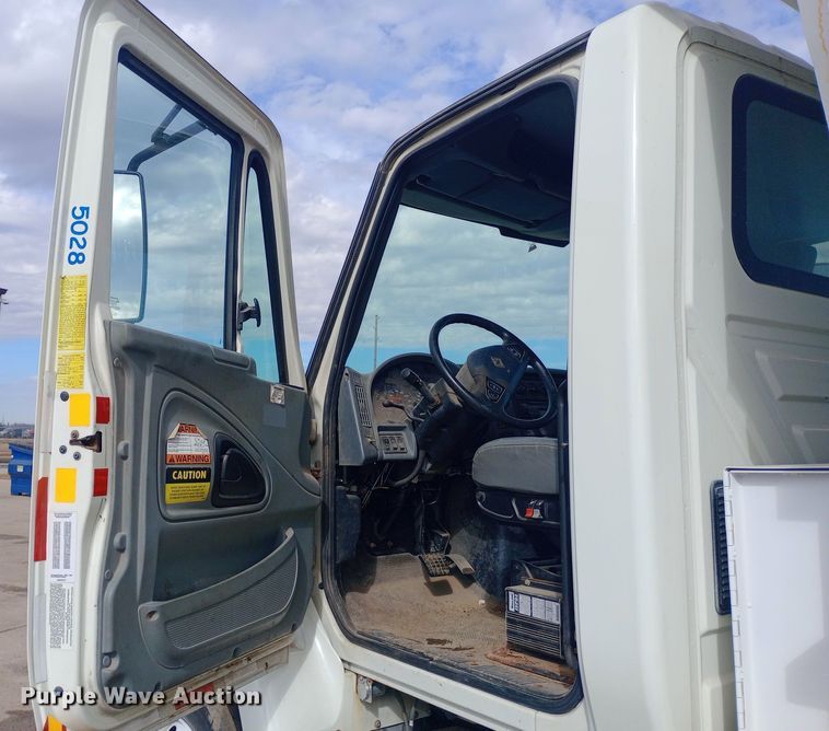 image for item EO0543 2004 International 7400 dump truck