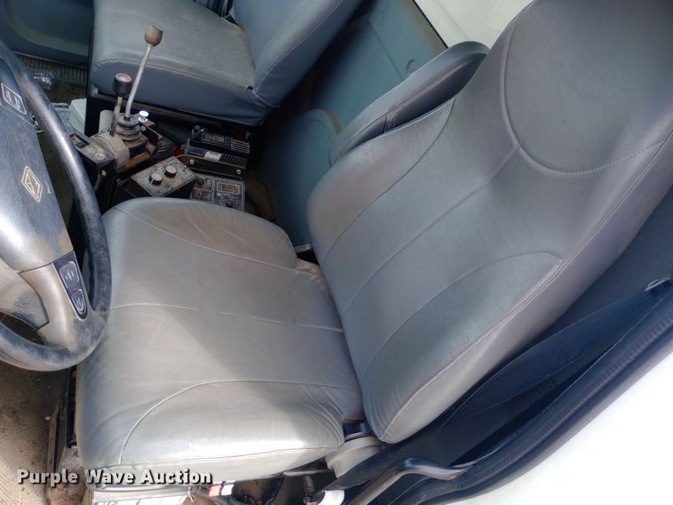 image for item EO0543 2004 International 7400 dump truck