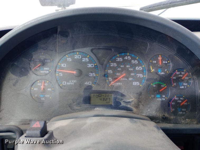 image for item EO0543 2004 International 7400 dump truck