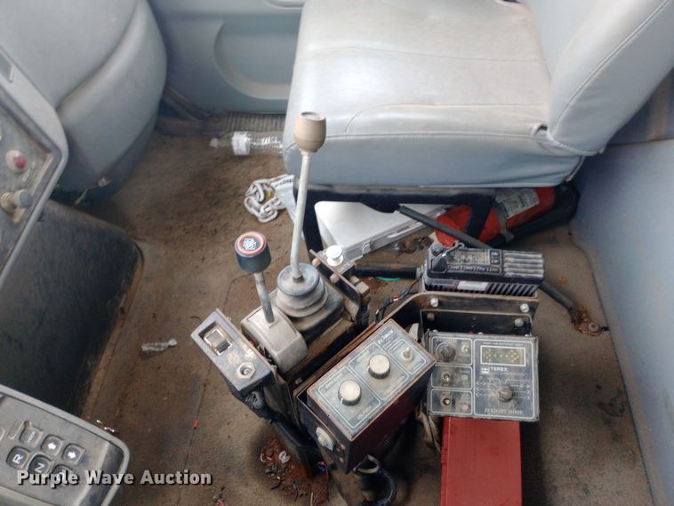 image for item EO0543 2004 International 7400 dump truck