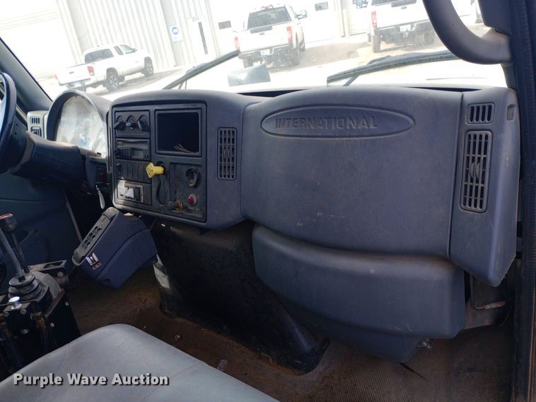 image for item EO0543 2004 International 7400 dump truck