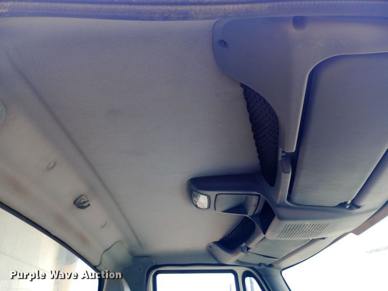 image for item EO0543 2004 International 7400 dump truck