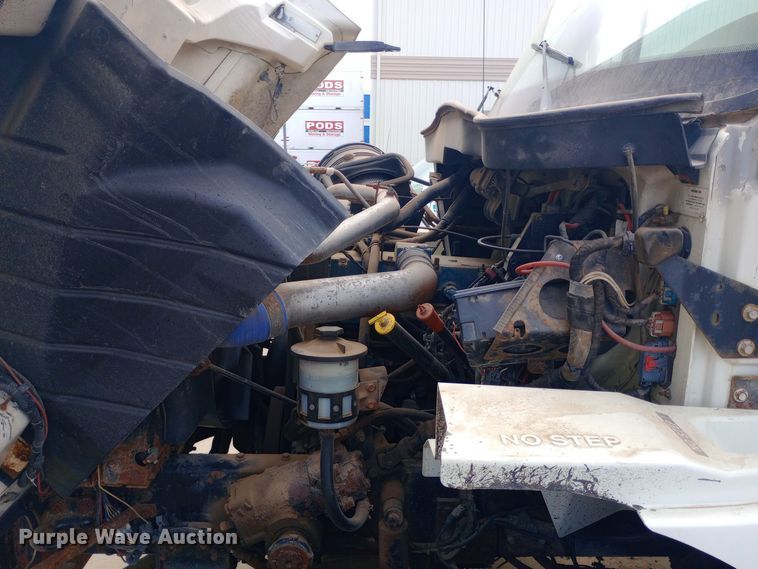 image for item EO0543 2004 International 7400 dump truck