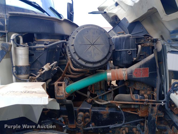 image for item EO0543 2004 International 7400 dump truck