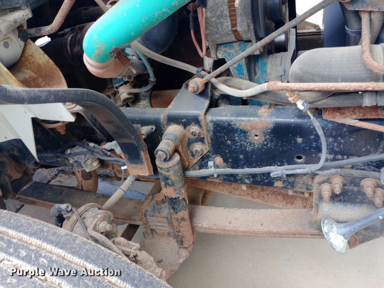 image for item EO0543 2004 International 7400 dump truck