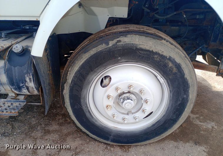 image for item EO0543 2004 International 7400 dump truck