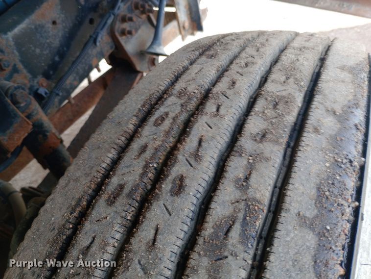 image for item EO0543 2004 International 7400 dump truck