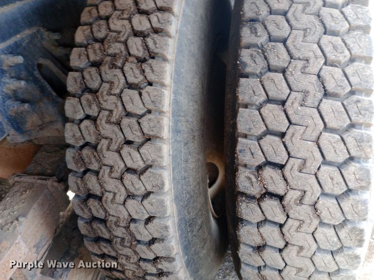 image for item EO0543 2004 International 7400 dump truck