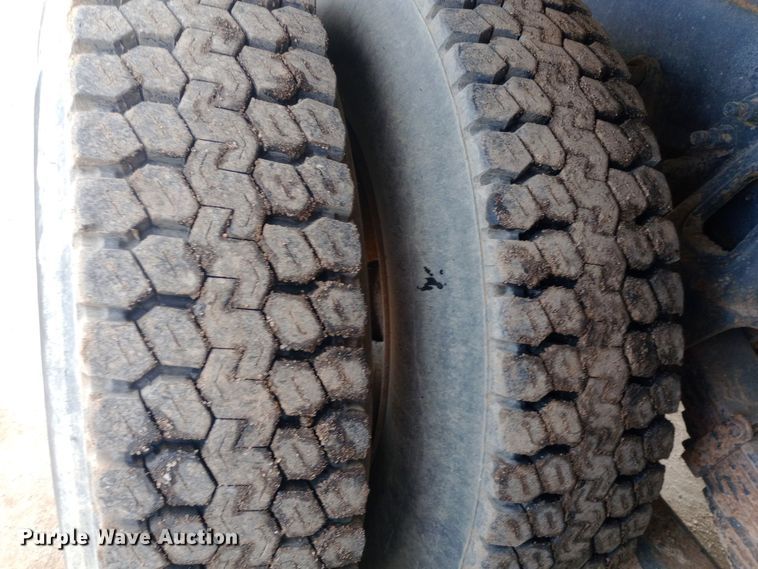 image for item EO0543 2004 International 7400 dump truck