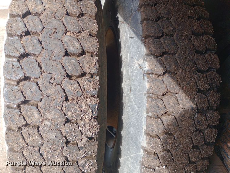 image for item EO0543 2004 International 7400 dump truck