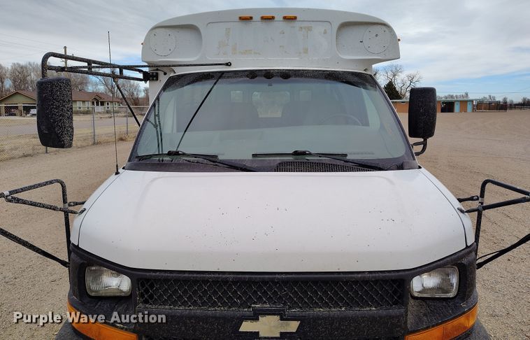 image for item EO9979 2003 Chevrolet Express 3500 school bus