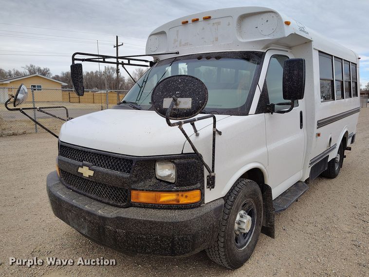 image for item EO9979 2003 Chevrolet Express 3500 school bus