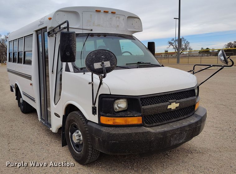 image for item EO9979 2003 Chevrolet Express 3500 school bus