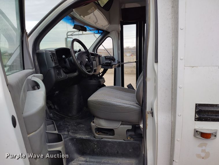 image for item EO9979 2003 Chevrolet Express 3500 school bus