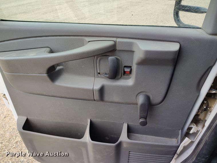 image for item EO9979 2003 Chevrolet Express 3500 school bus