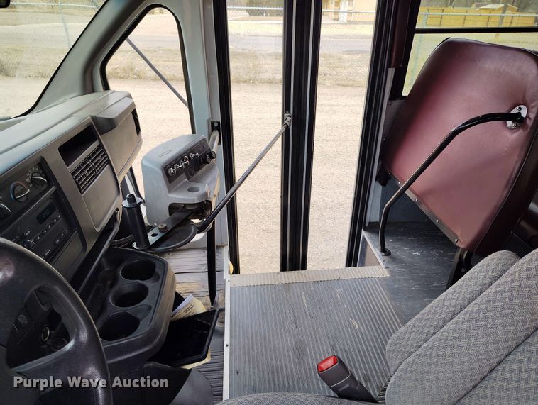 image for item EO9979 2003 Chevrolet Express 3500 school bus