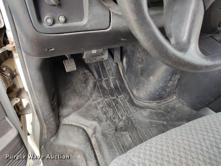 image for item EO9979 2003 Chevrolet Express 3500 school bus